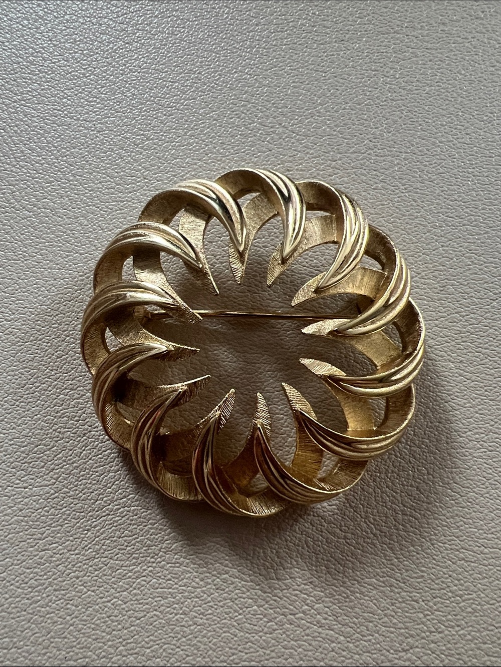 Vintage Crown Trifari Gold Tone Swirl Wreath Brooch Openwork Textured Pin